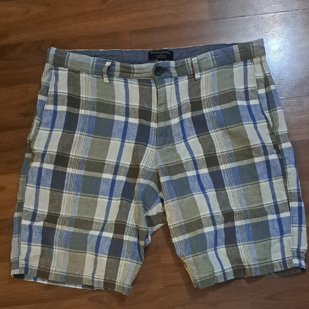 Banana Republic Plaid Flat-Front Shorts in Blue and Green